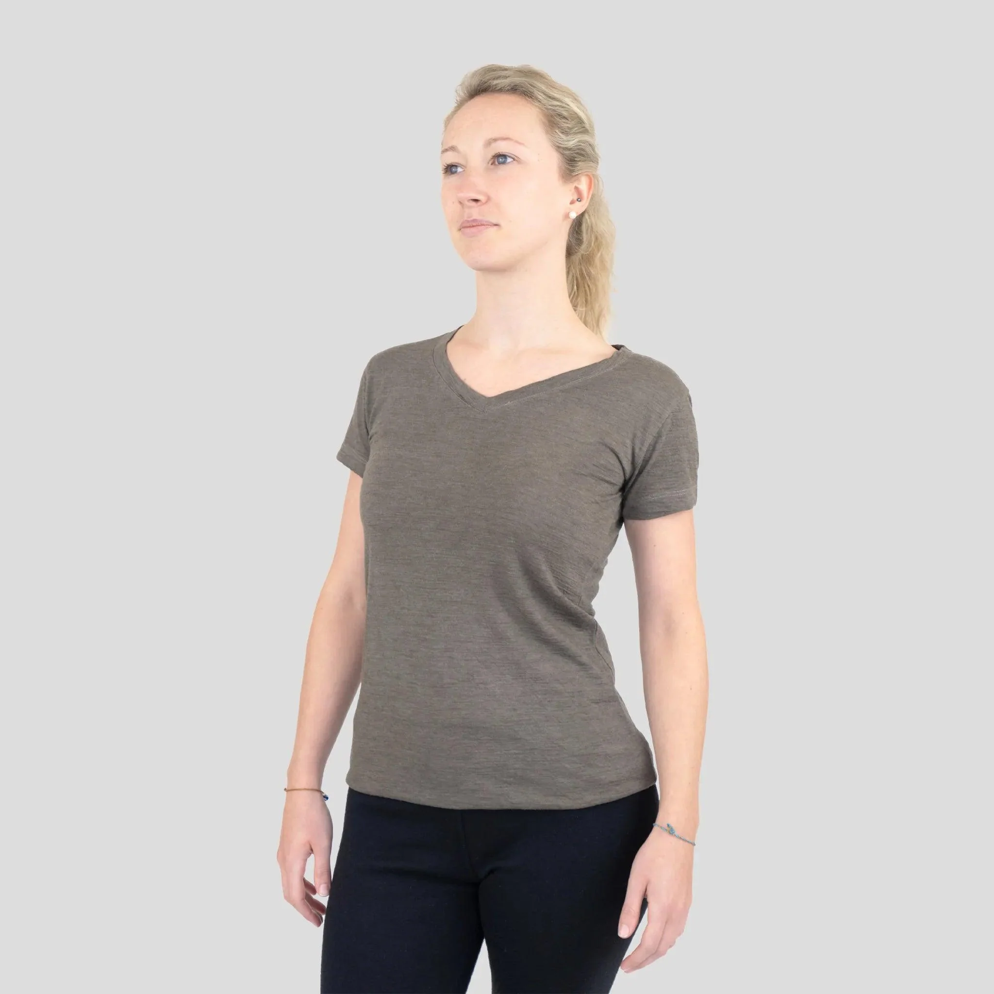 Women's Alpaca Wool T-Shirt: 160 Ultralight V-Neck - Image 15